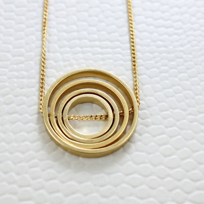 Ara Pendant